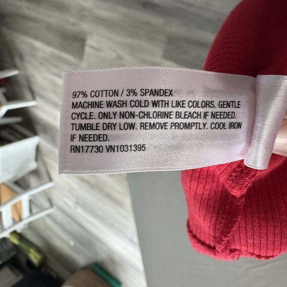 Women's Shrunken Short Sleeve Scoop Neck T-Shirt - Universal Thread™ Red L - Picture 7 of 7